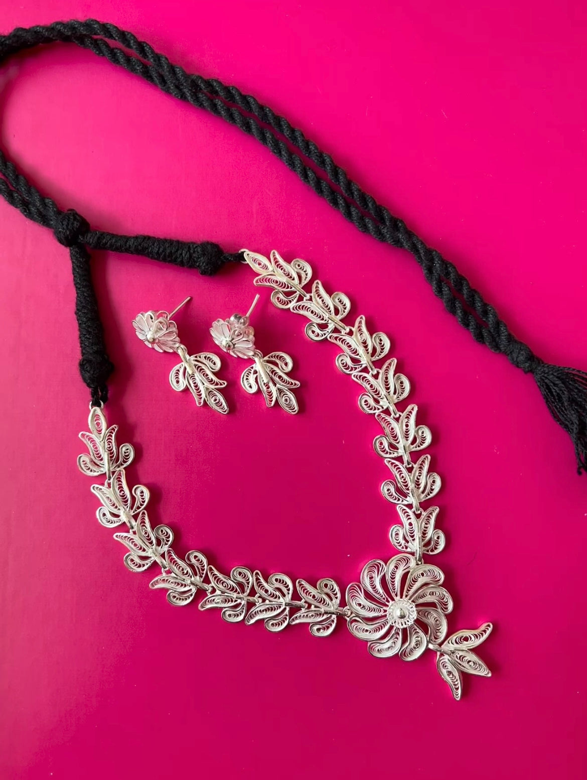 Fitoori Banjaaran's Handcrfted Filigree necklace with earrings